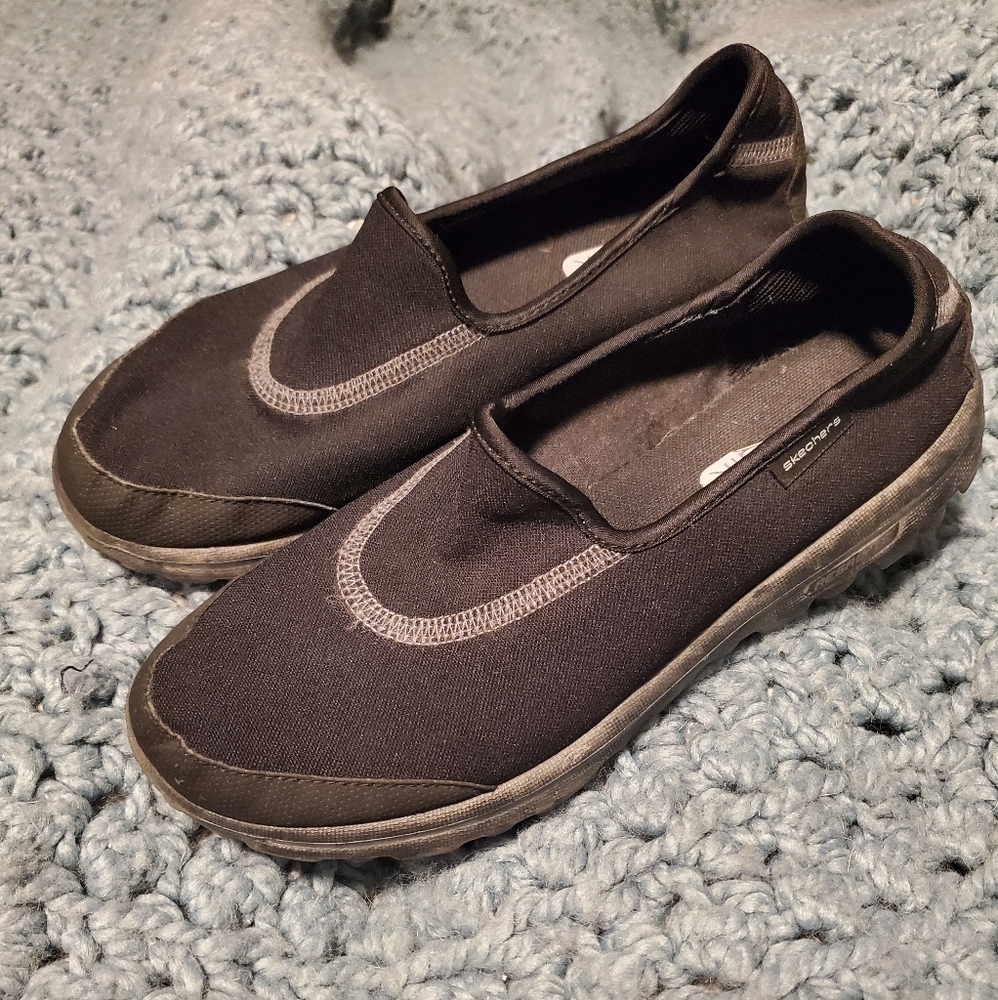 Skechers - "Go Walk" slip-on shoe. Size: 8 Black